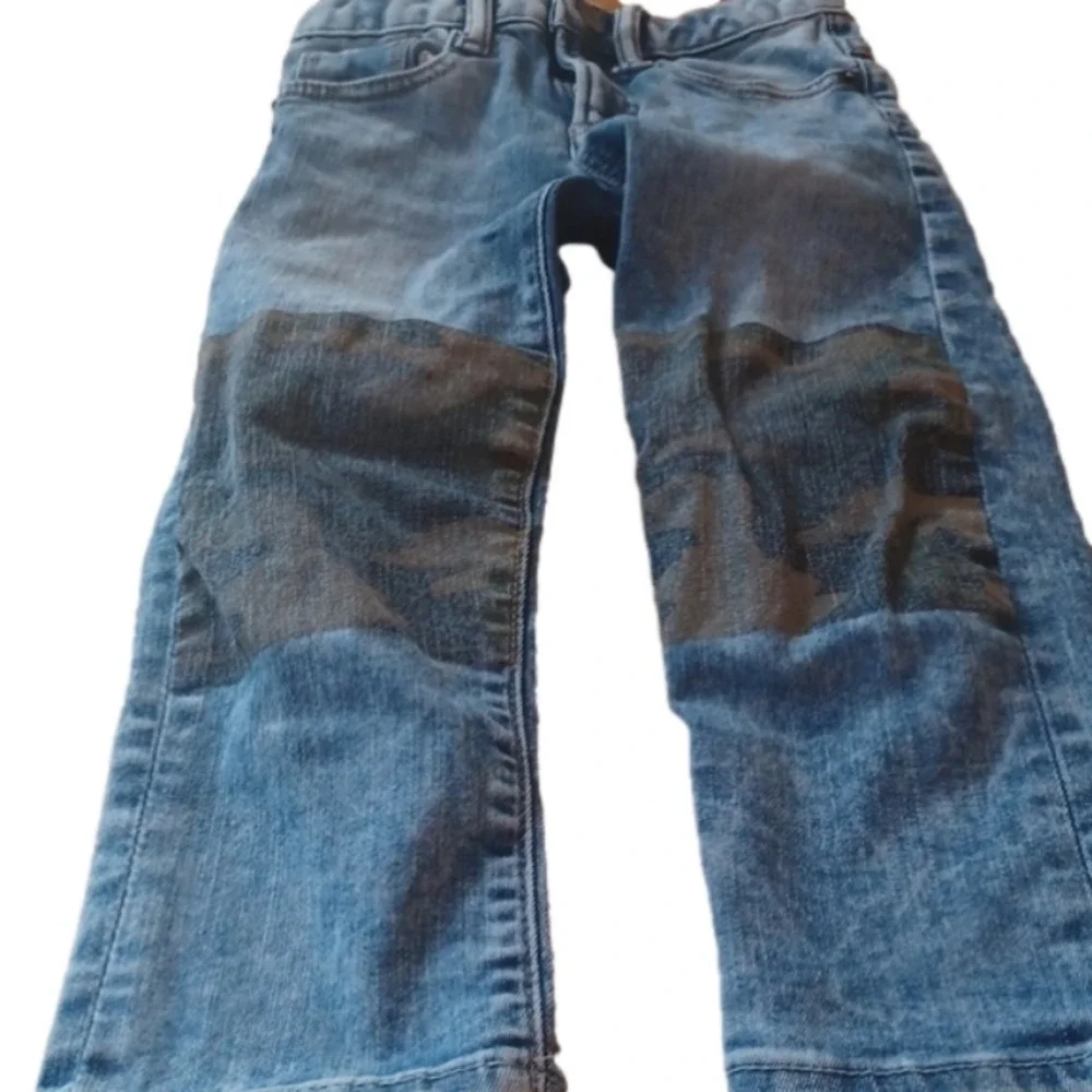 𝅺baby Gap size 4 slim fit  camo print knee lightwash jeans .